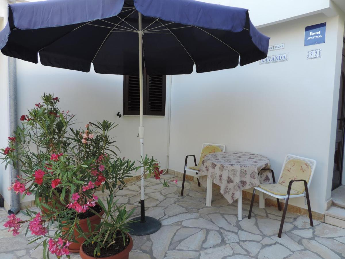 Apartmani Lavanda Pag Town Exteriör bild