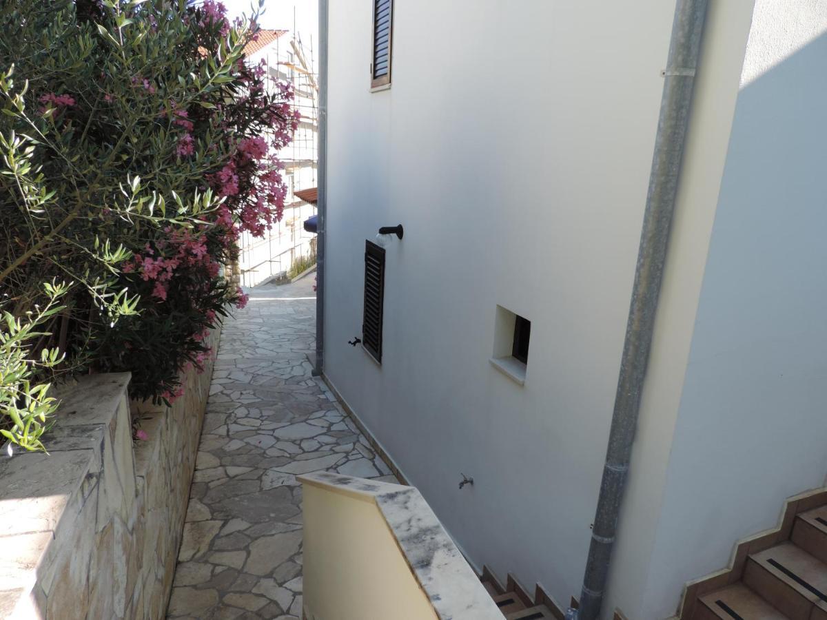 Apartmani Lavanda Pag Town Exteriör bild