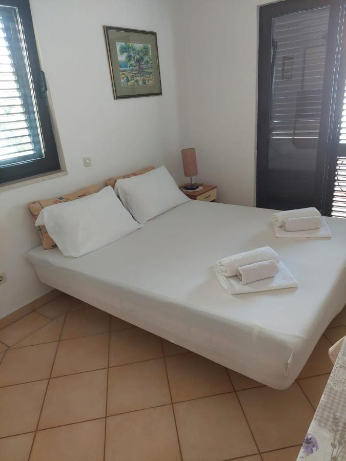 Apartmani Lavanda Pag Town Exteriör bild